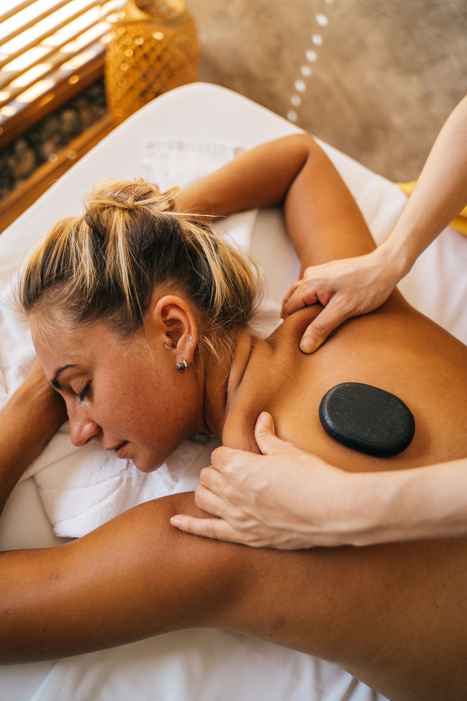 Full body massage with warm stones and shoulder work